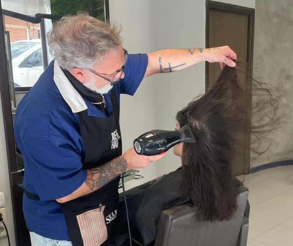 Juan Pulido en peluquería en Granollers